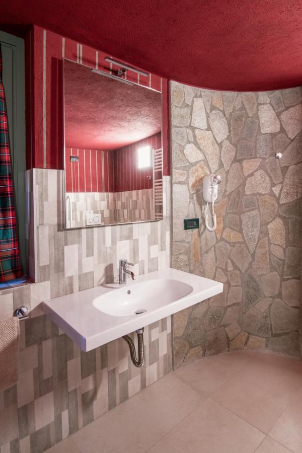 Segnavento -Rooms And Suites- Manta Luaran gambar